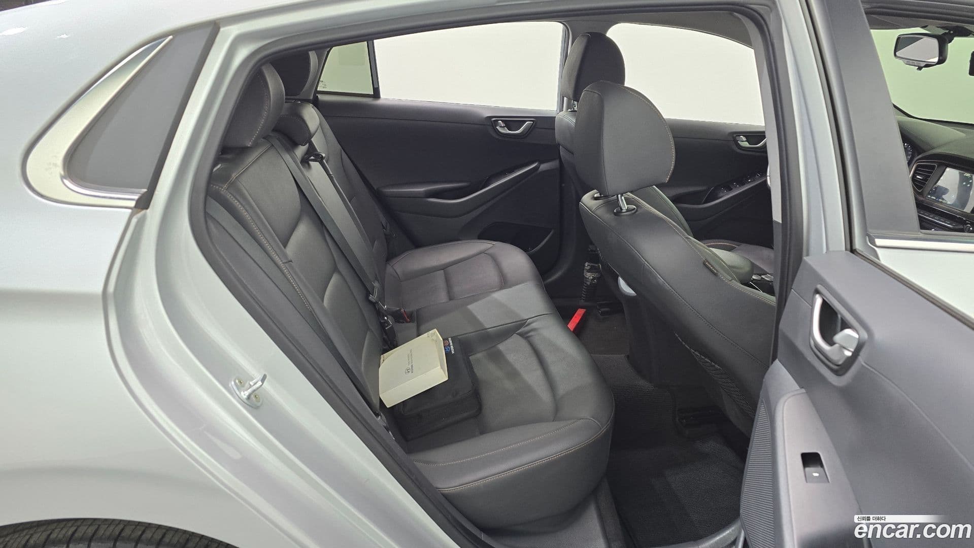 Main__Slider__Photo:Ioniq Hyundai 2018.3-11