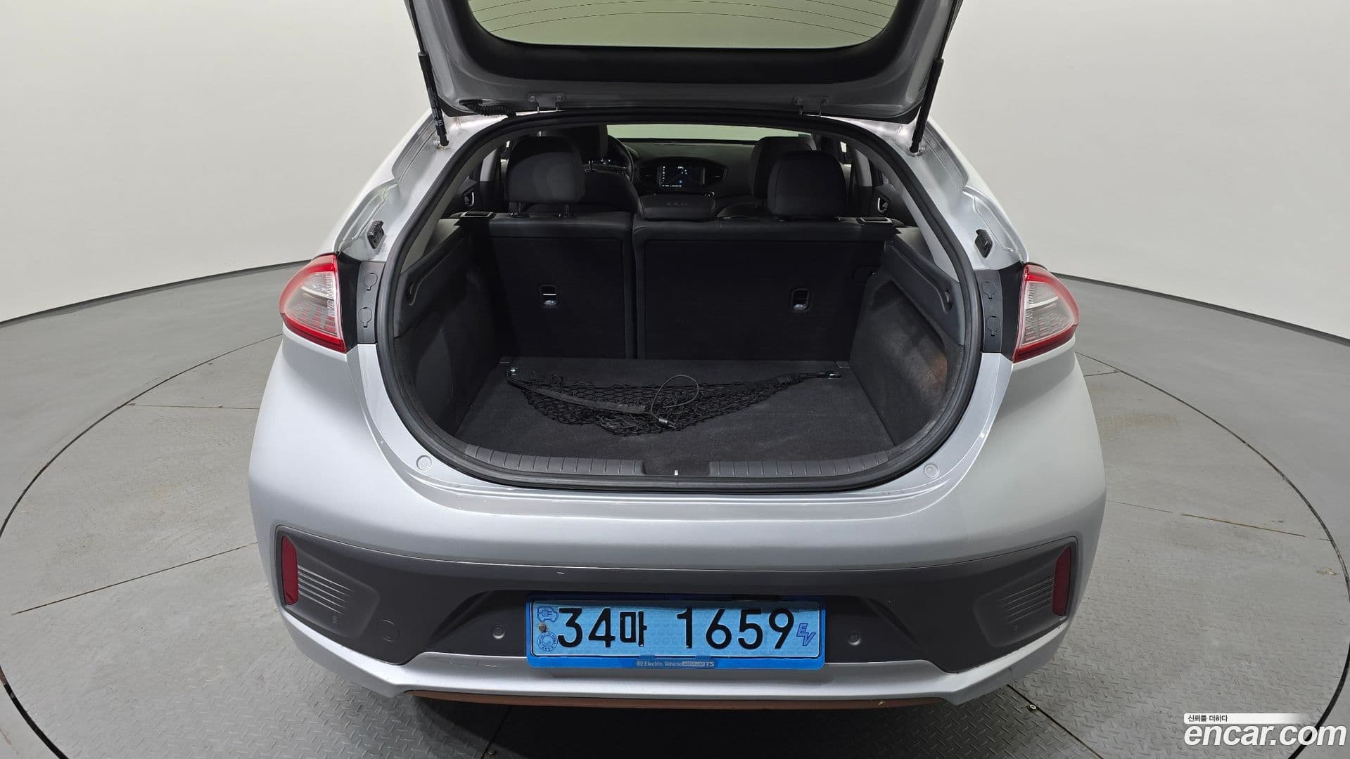 Main__Slider__Photo:Ioniq Hyundai 2018.3-19