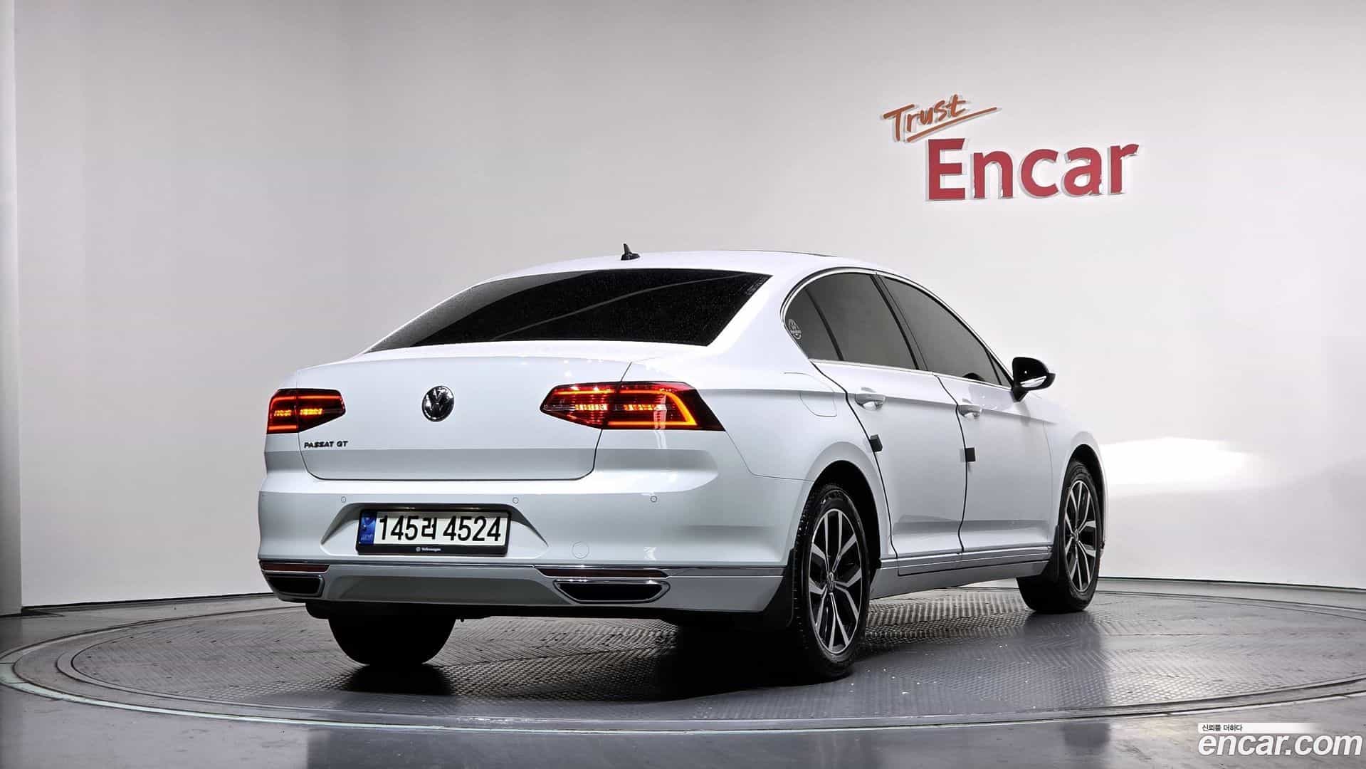 Passat Volkswagen 2018.4-OUTER-002