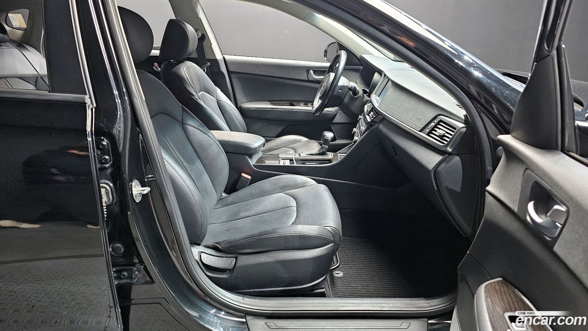 Main__Slider__Photo:K5 Kia 2016.1-10