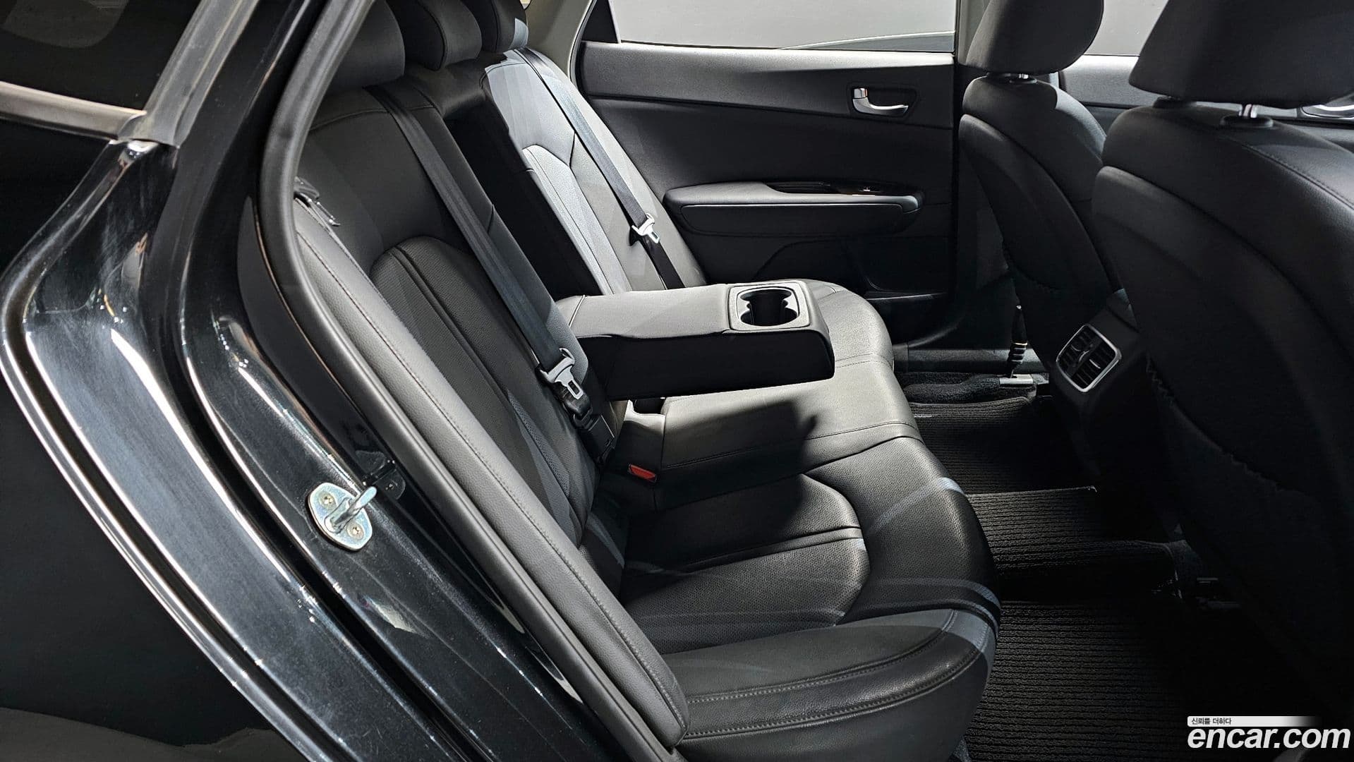 Main__Slider__Photo:K5 Kia 2016.1-11