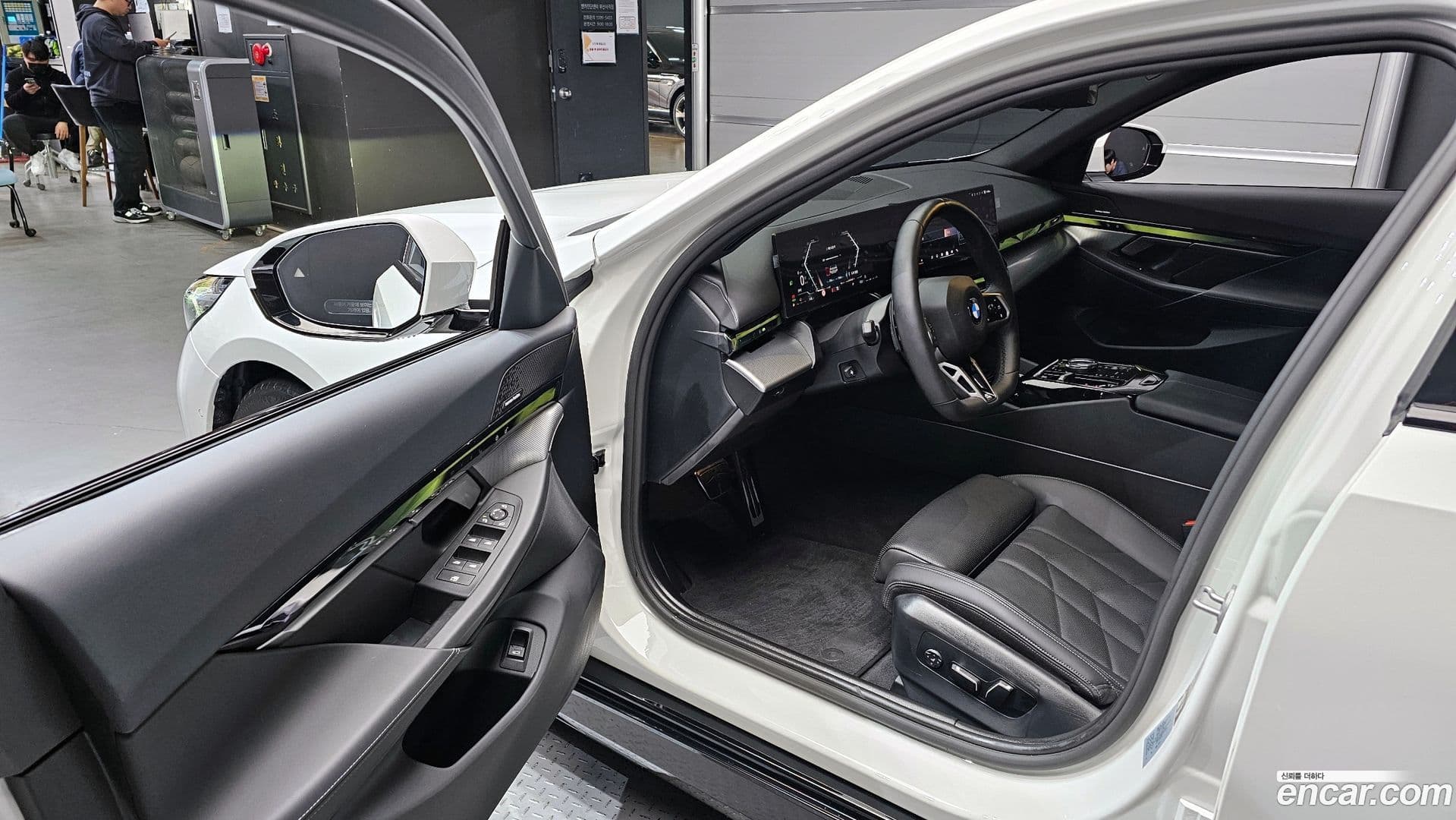 Main__Slider__Photo:5-Series BMW 2025.1-9