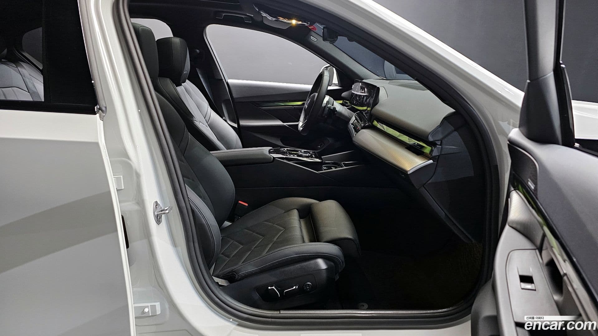 Main__Slider__Photo:5-Series BMW 2025.1-10