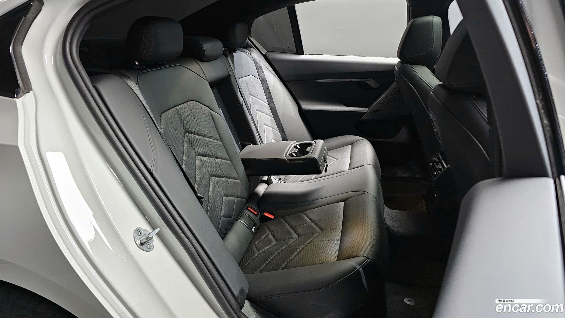 Main__Slider__Photo:5-Series BMW 2025.1-11