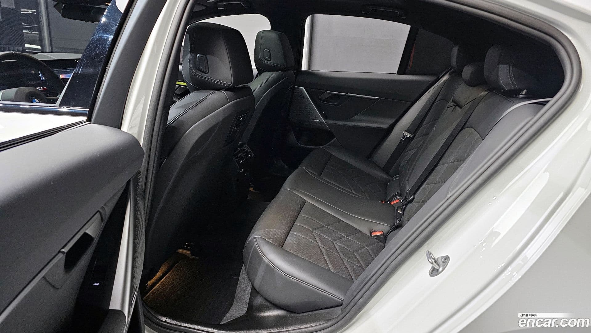 Main__Slider__Photo:5-Series BMW 2025.1-12