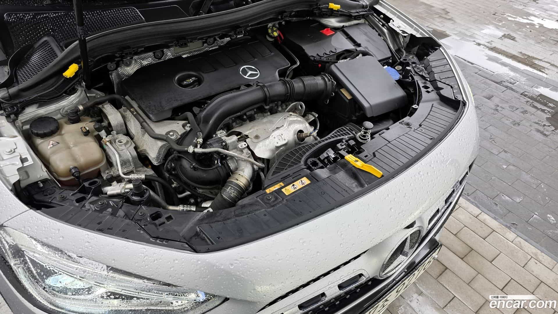 GLA-Class Mercedes-Benz 2020.11-INNER-006