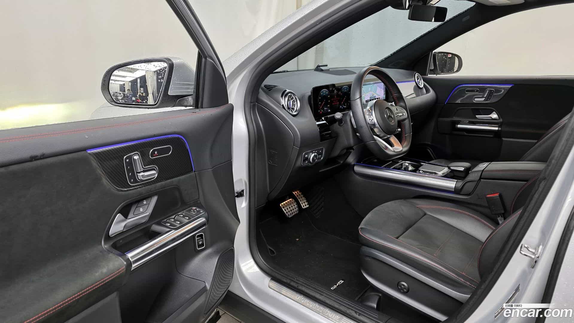 GLA-Class Mercedes-Benz 2020.11-INNER-010