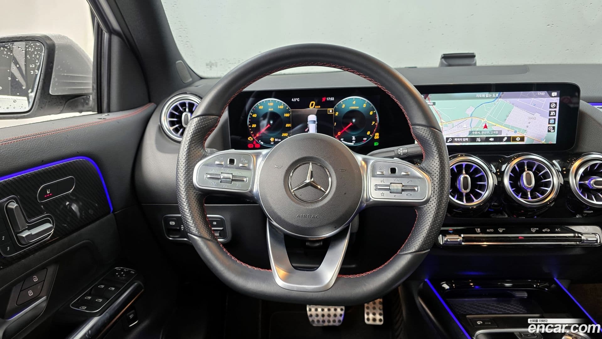 Main__Slider__Photo:GLA-Class Mercedes-Benz 2020.11-12