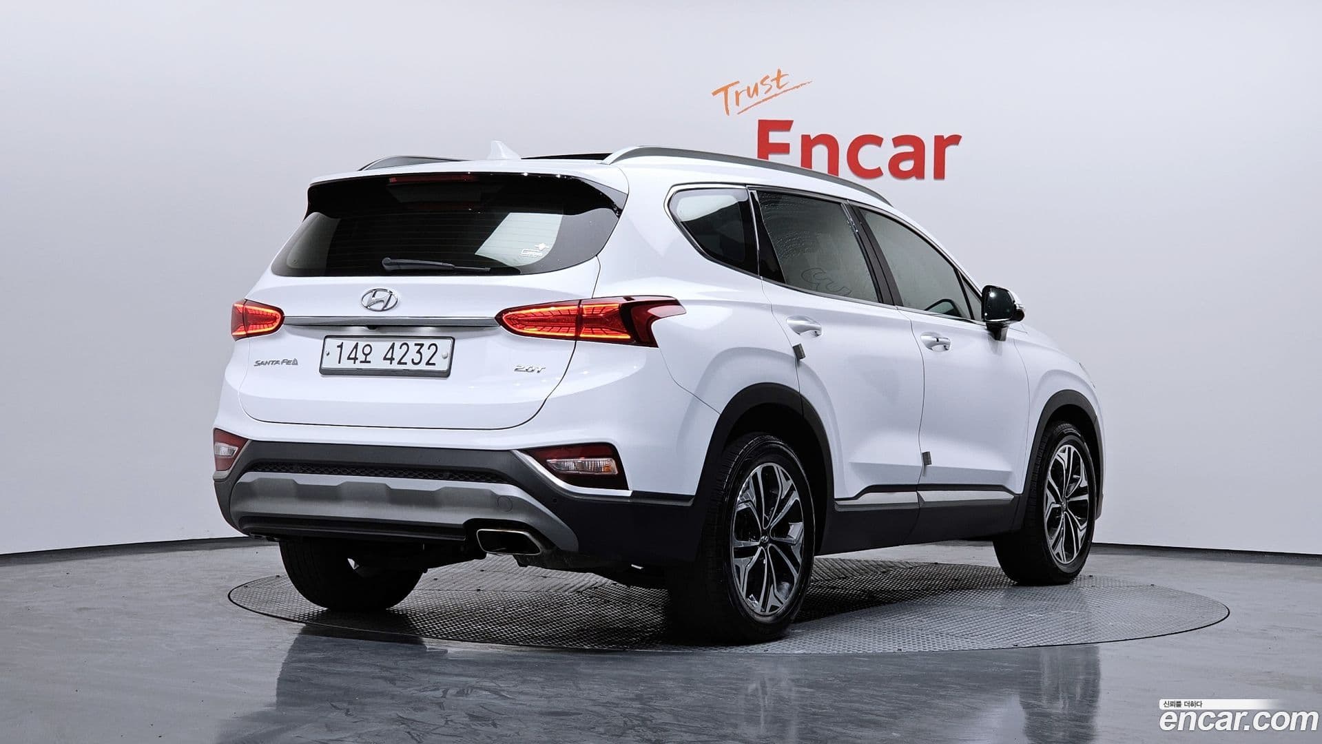 Main__Slider__Photo:Santafe Hyundai 2018.5-1