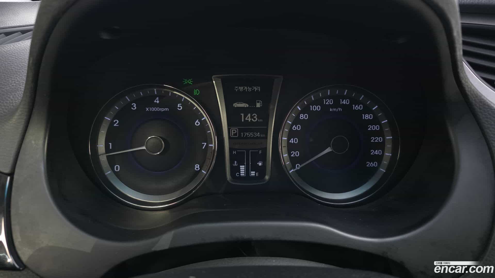 Grandeur Hyundai 2013.1-INNER-008