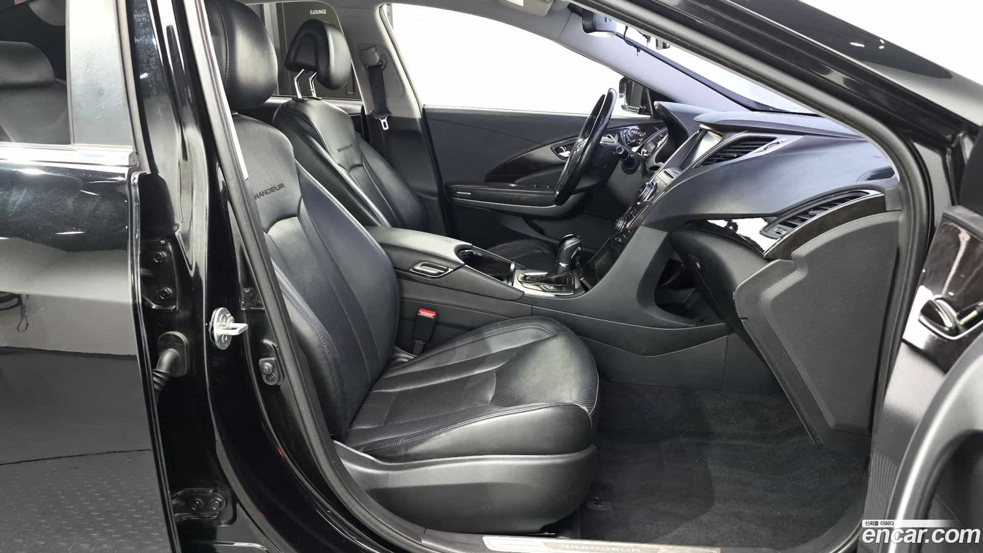 Grandeur Hyundai 2013.1-INNER-010