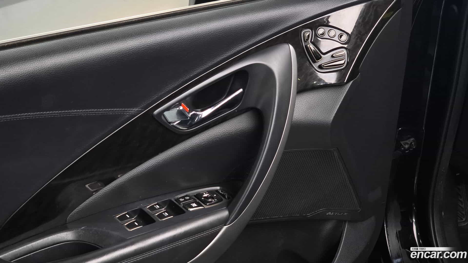 Grandeur Hyundai 2013.1-OPTION-021