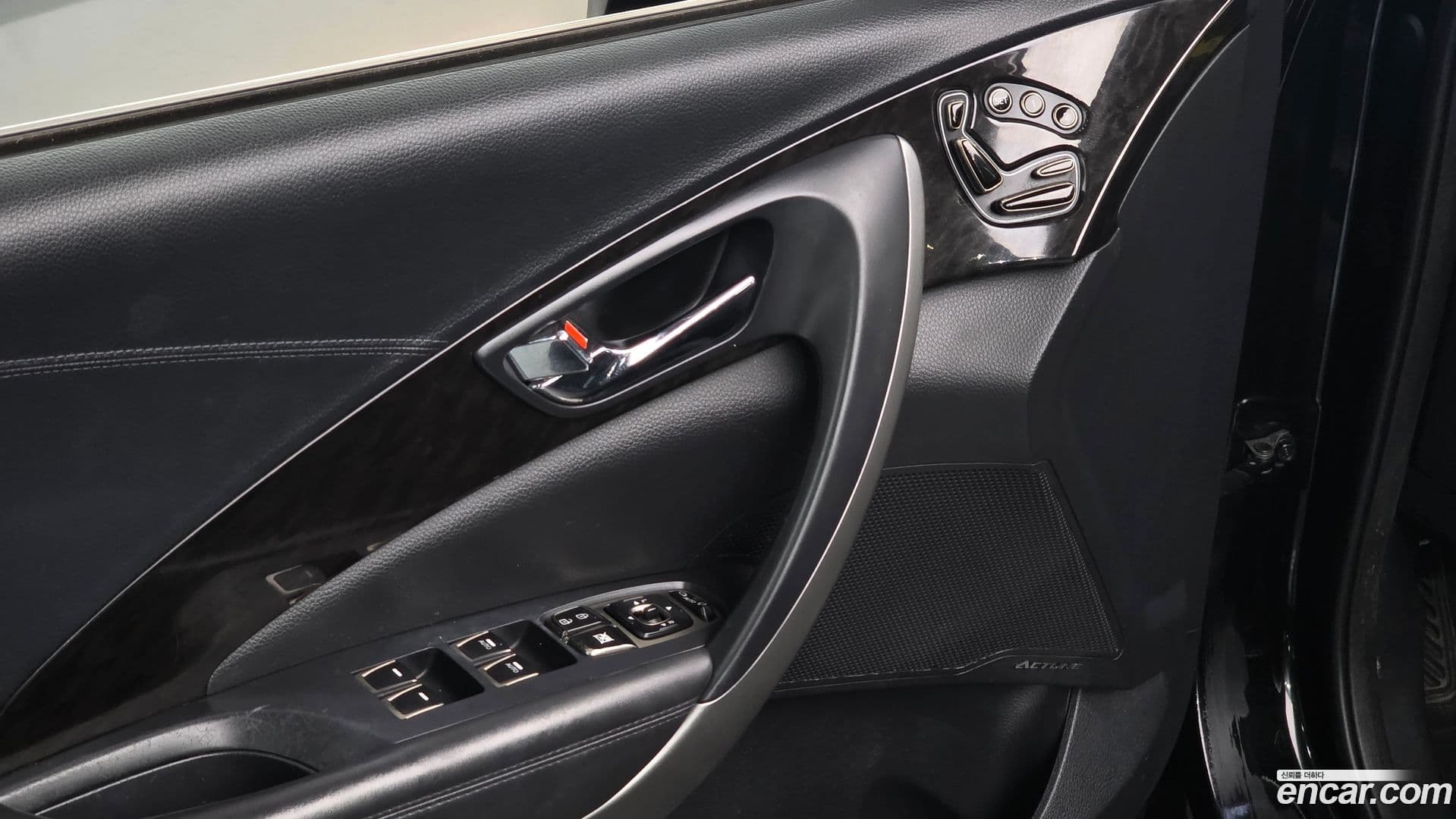 Main__Slider__Photo:Grandeur Hyundai 2013.1-16