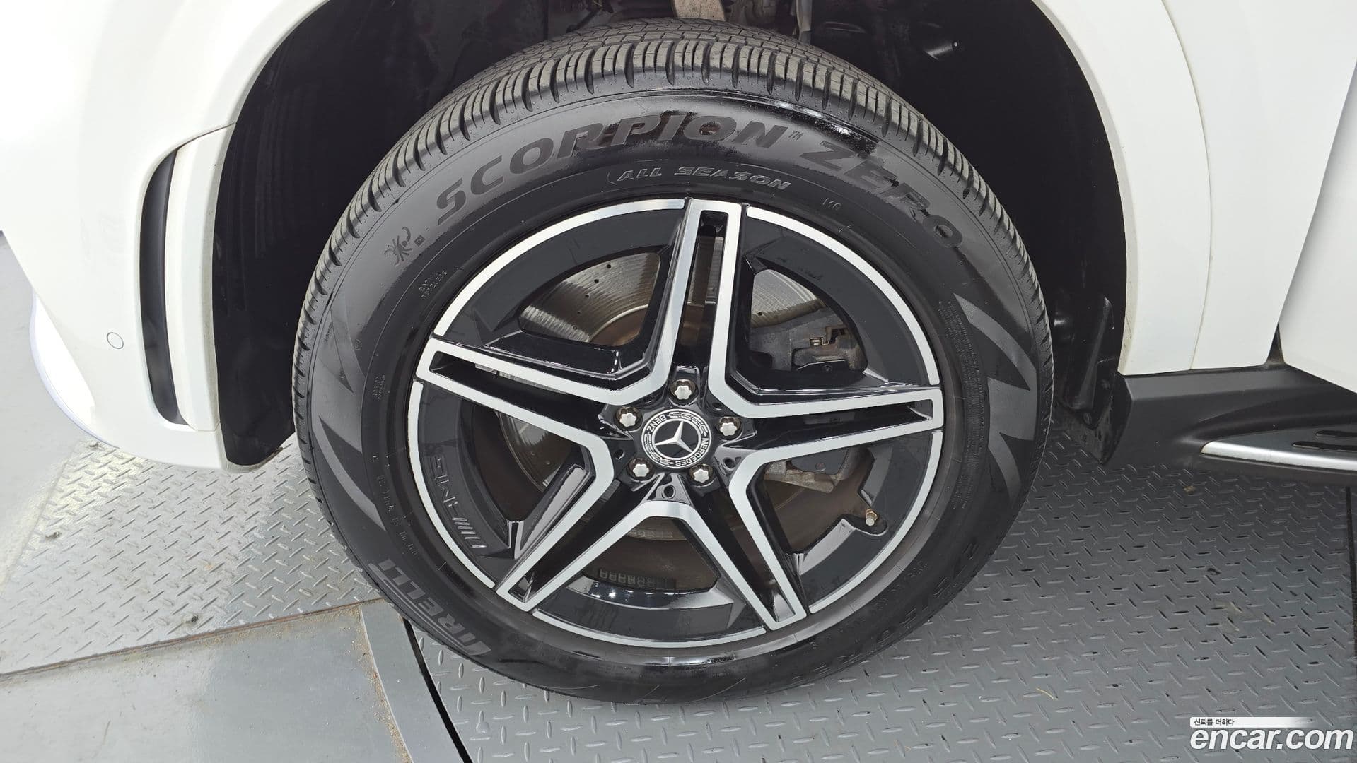 Main__Slider__Photo:GLE-Class Mercedes-Benz 2021.2-4