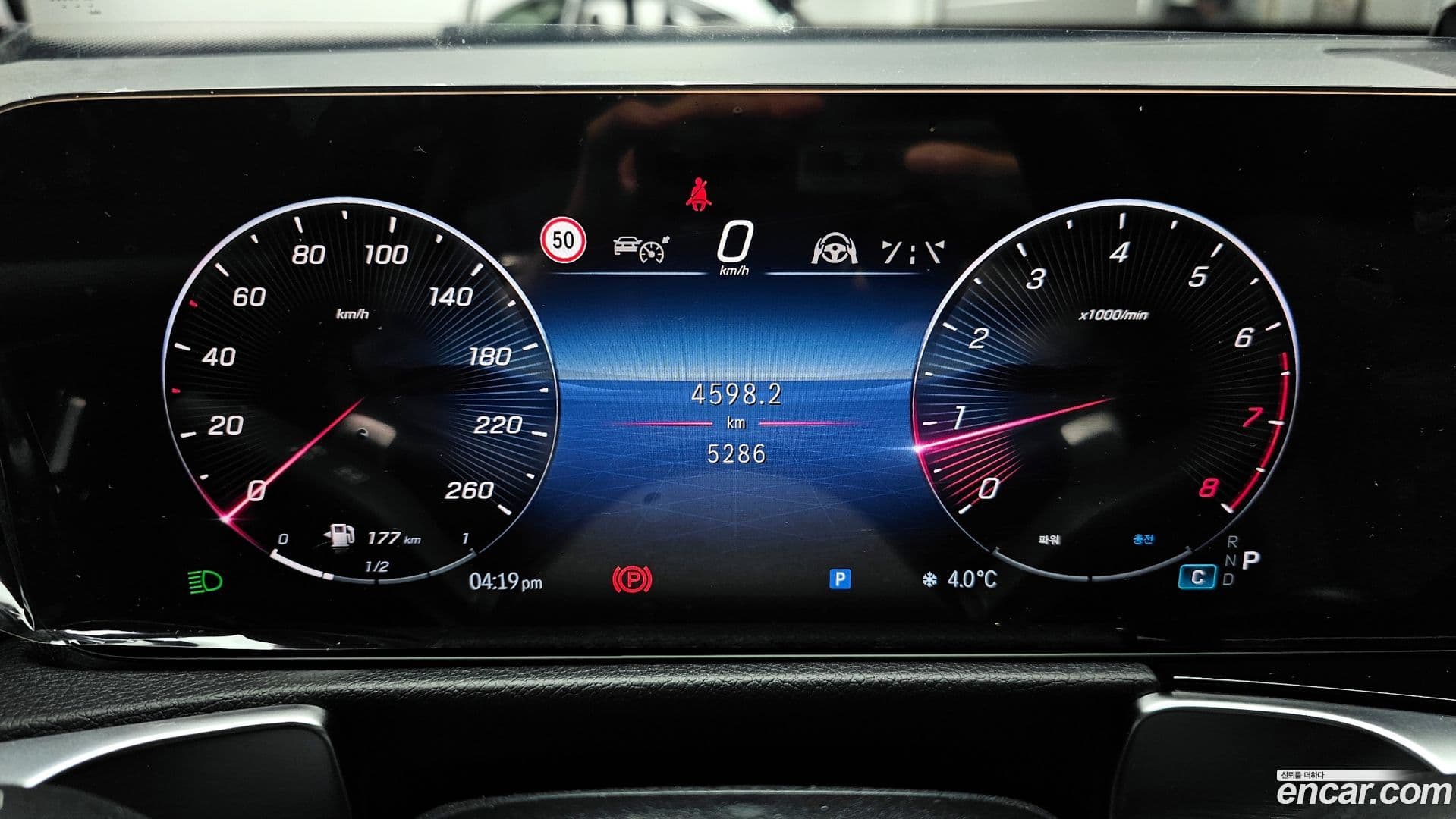 Main__Slider__Photo:GLB-Class Mercedes-Benz 2025.4-7