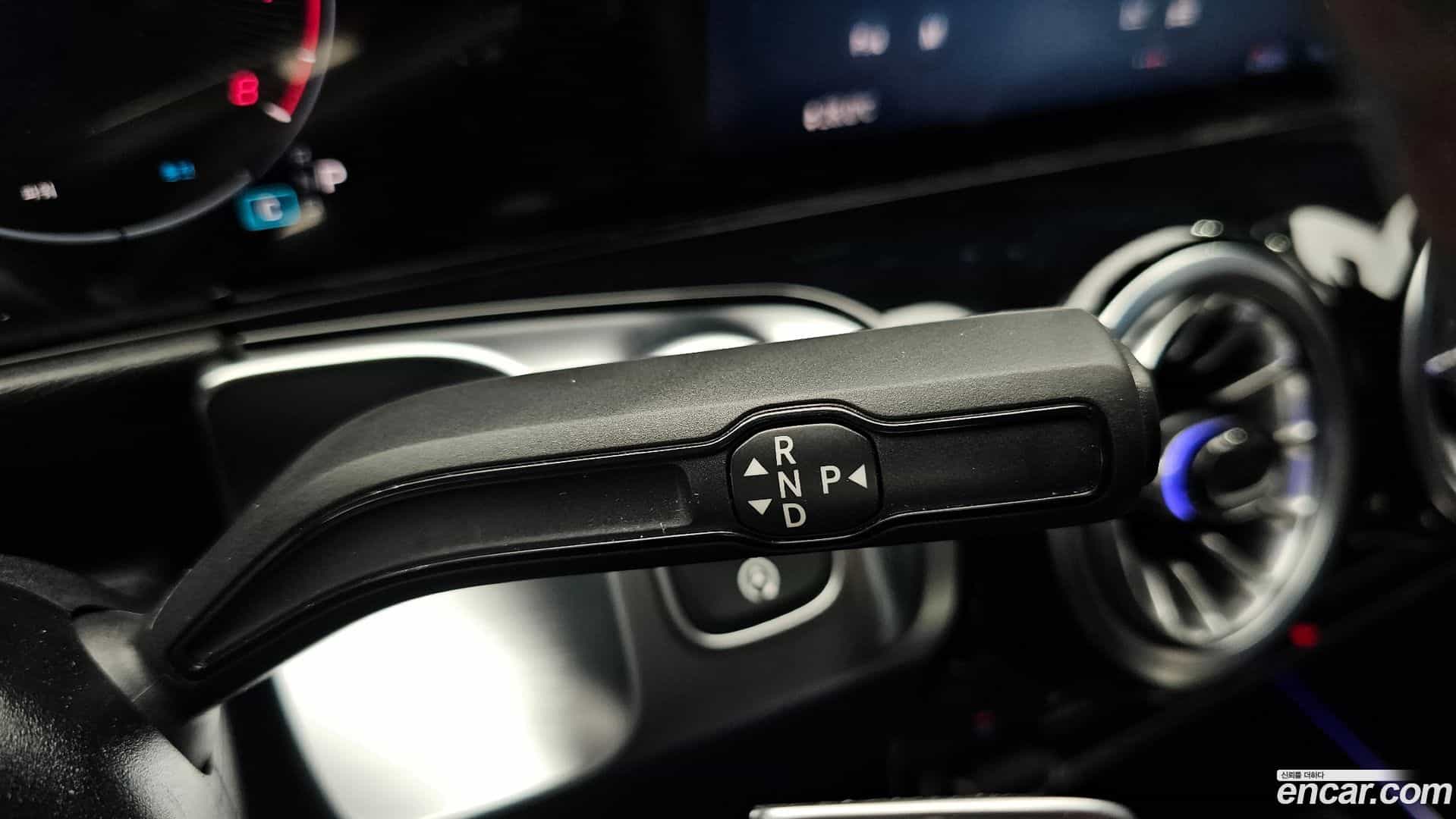 GLB-Class Mercedes-Benz 2025.4-INNER-009