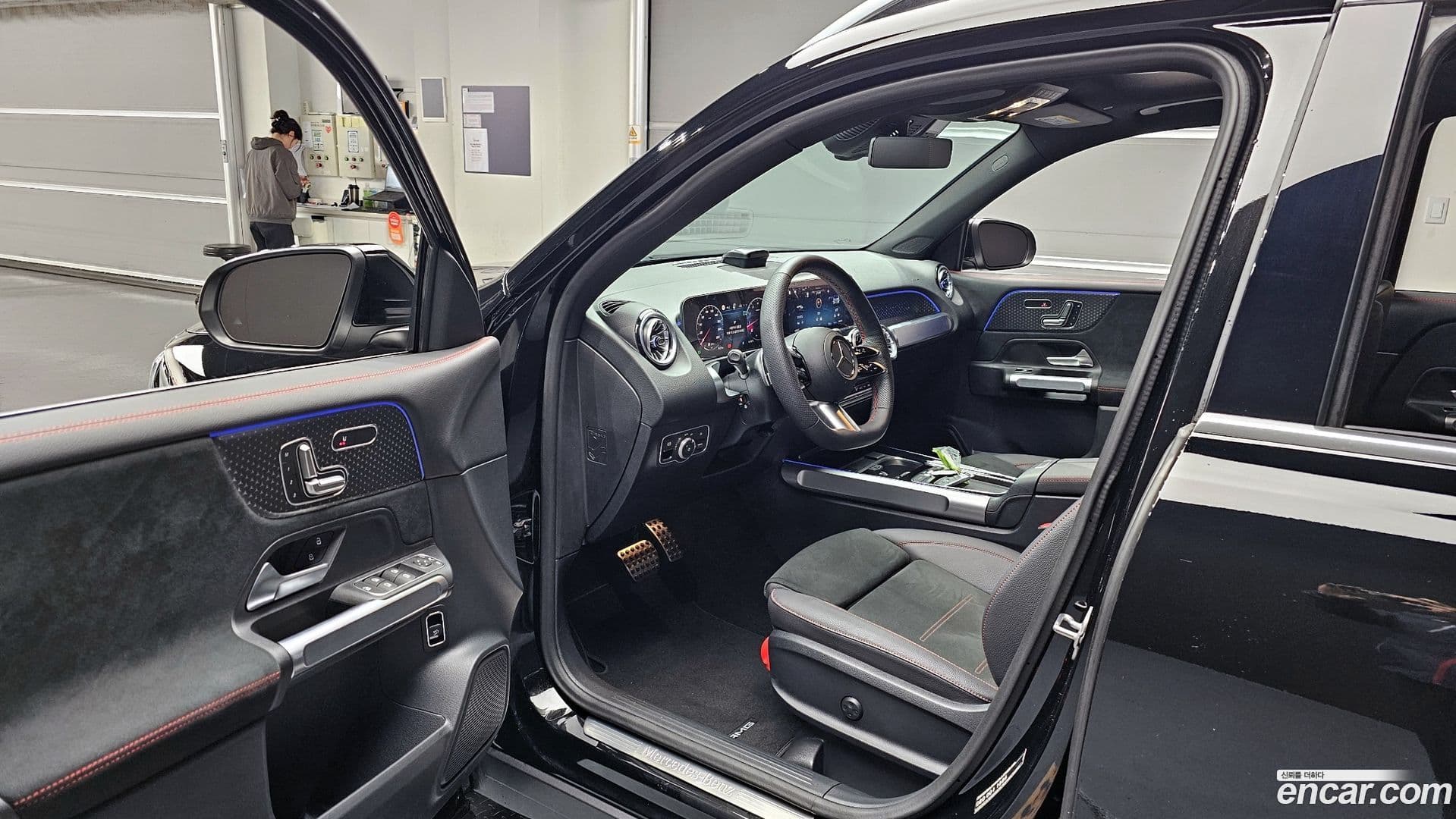 Main__Slider__Photo:GLB-Class Mercedes-Benz 2025.4-9