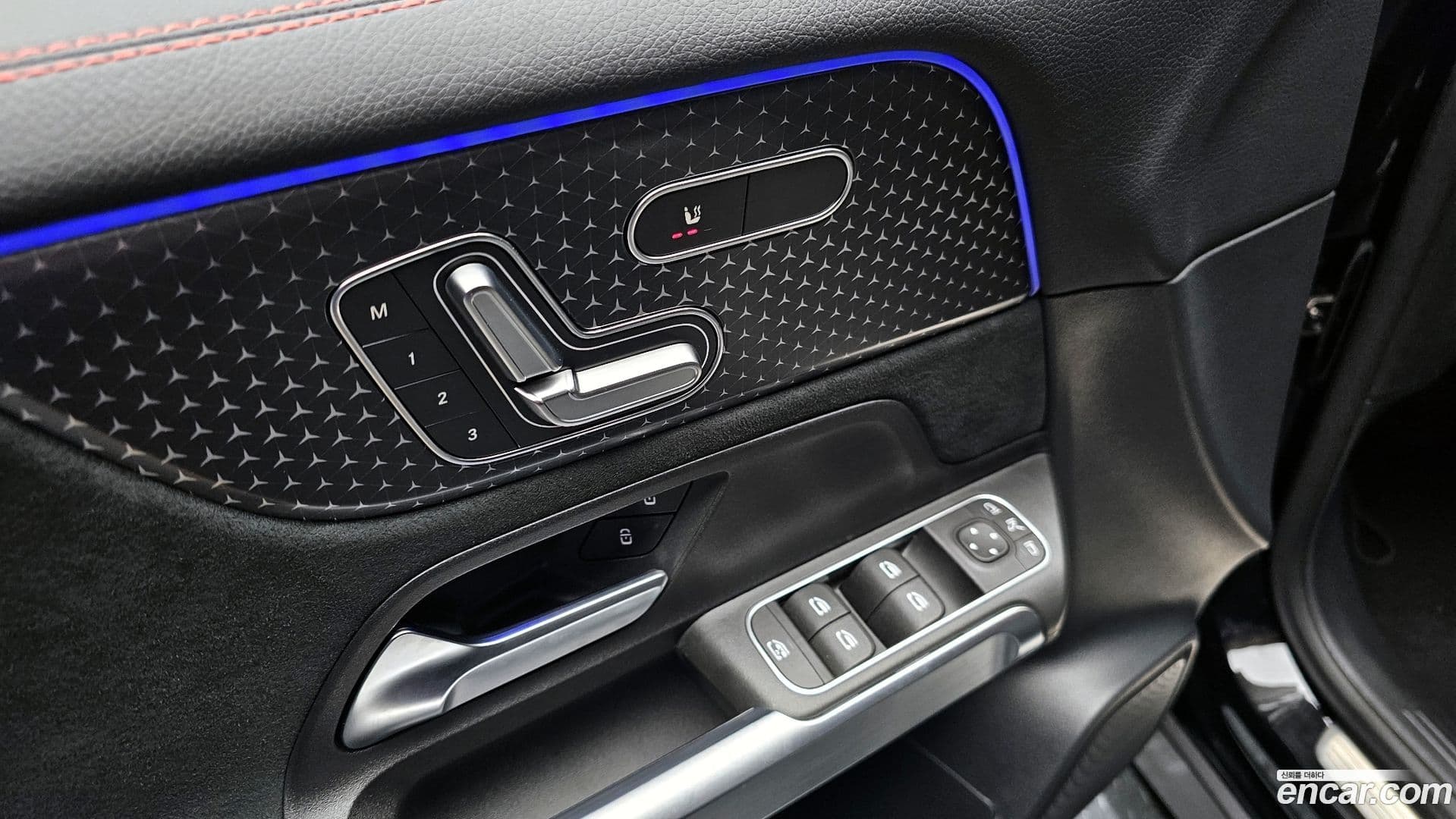 Main__Slider__Photo:GLB-Class Mercedes-Benz 2025.4-13