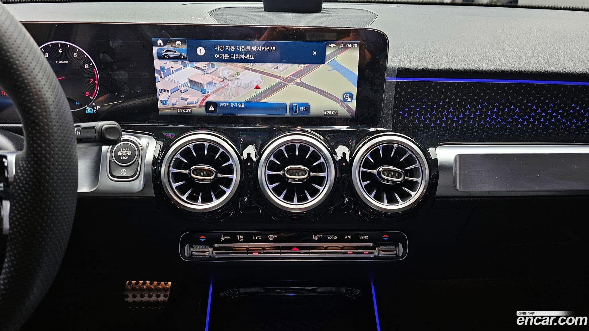 Main__Slider__Photo:GLB-Class Mercedes-Benz 2025.4-18