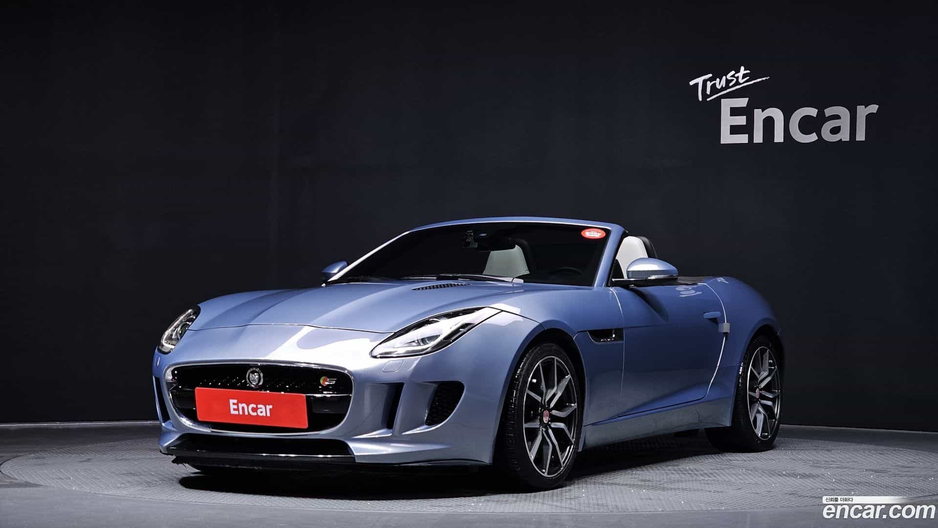 F-TYPE Jaguar 2013.10-OUTER-001