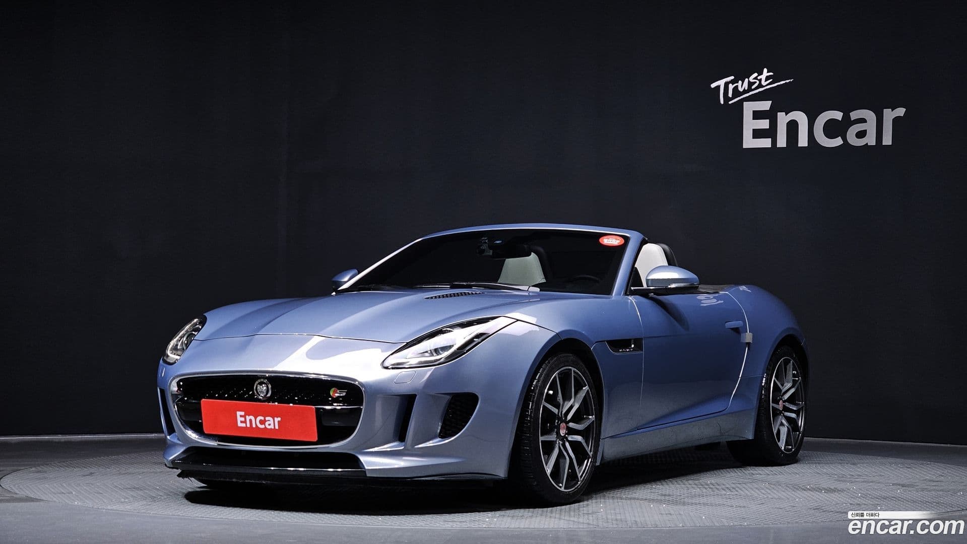 Main__Slider__Photo:F-TYPE Jaguar 2013.10-0
