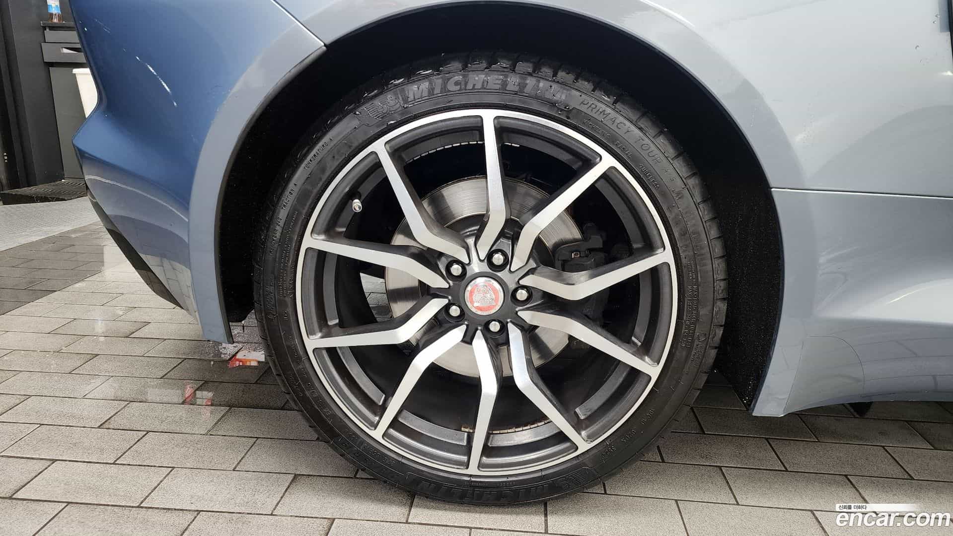 F-TYPE Jaguar 2013.10-OUTER-005