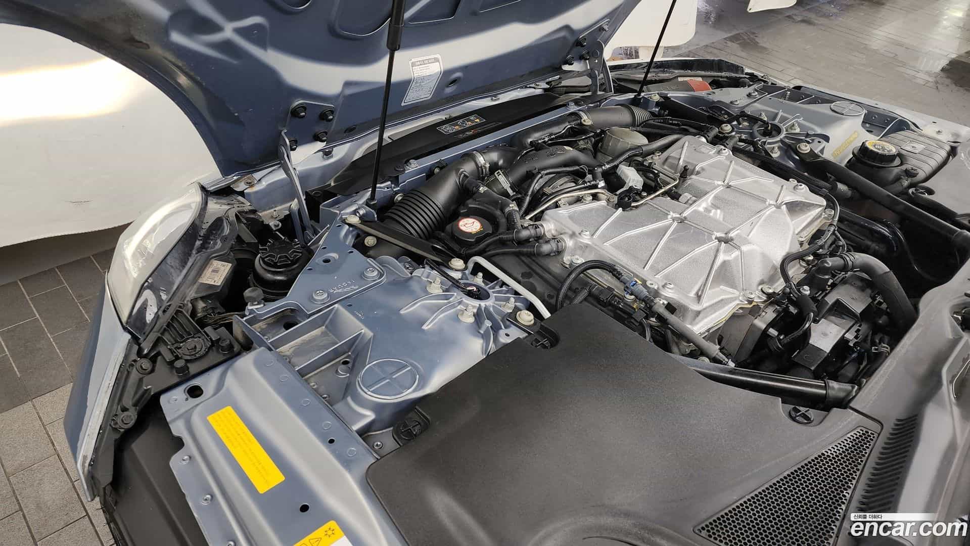 F-TYPE Jaguar 2013.10-INNER-006