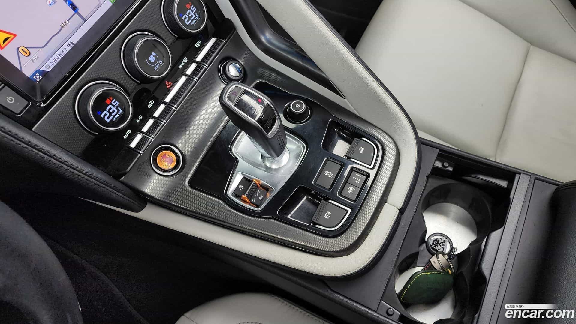 F-TYPE Jaguar 2013.10-INNER-009