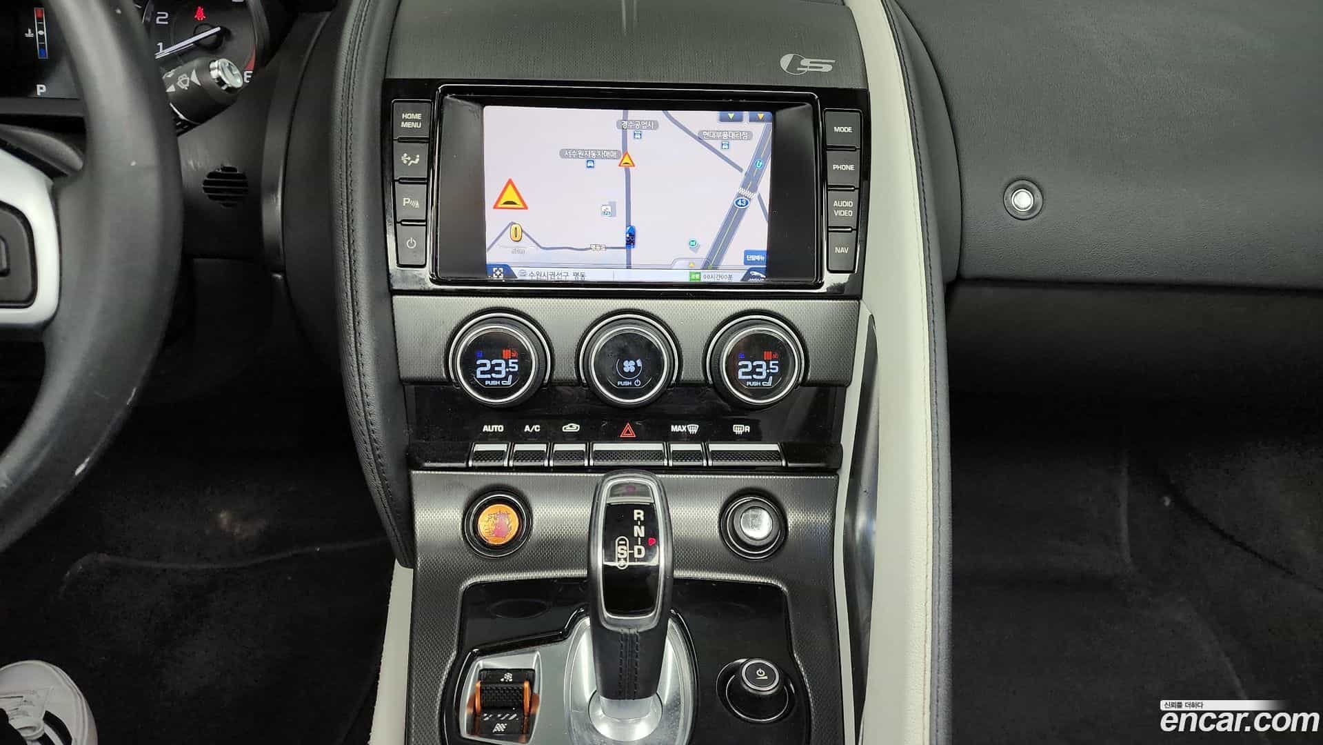 F-TYPE Jaguar 2013.10-OPTION-017