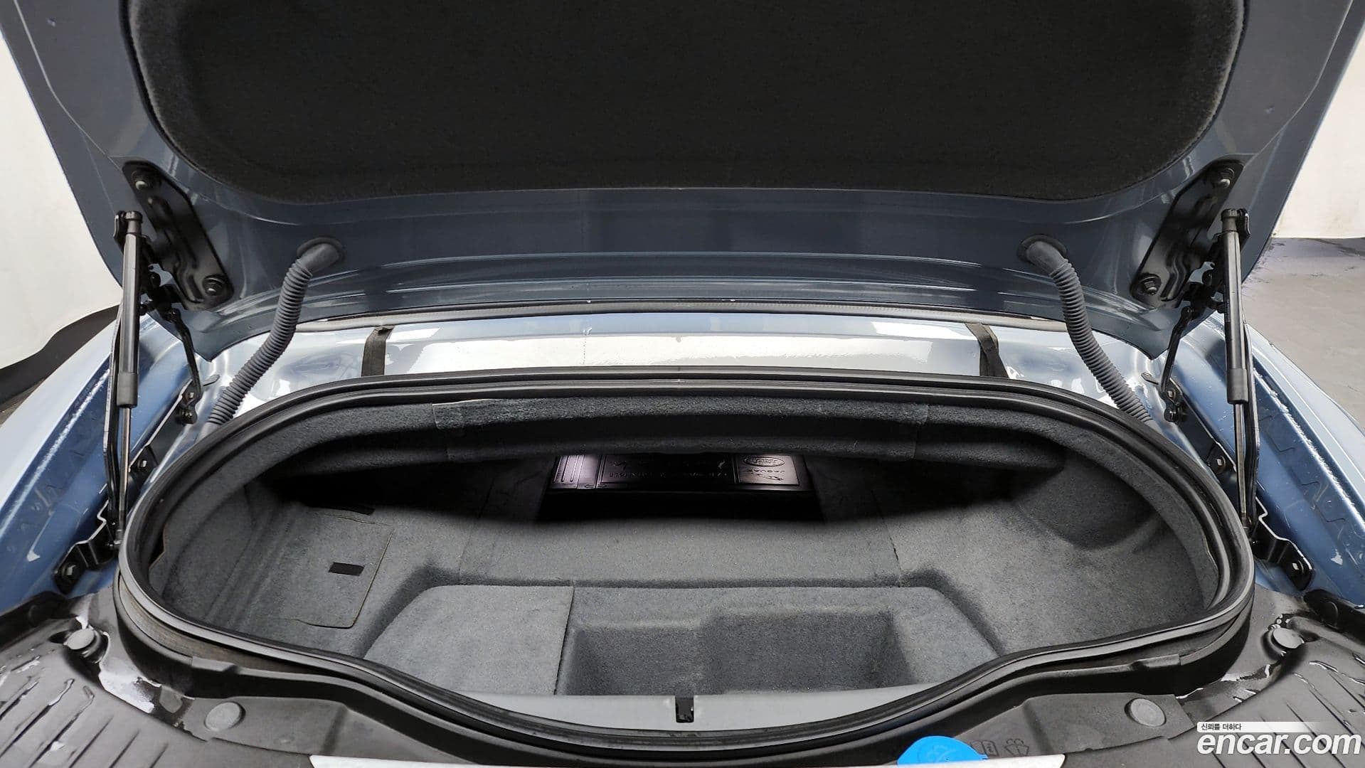 Main__Slider__Photo:F-TYPE Jaguar 2013.10-19