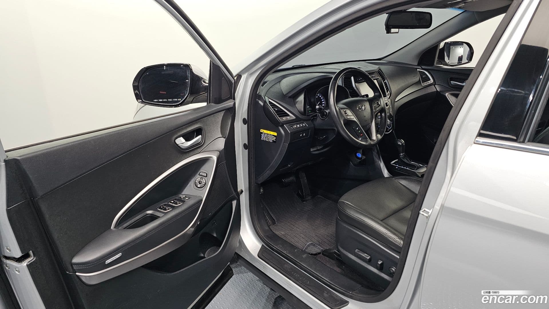 Main__Slider__Photo:Santafe Hyundai 2016.10-9