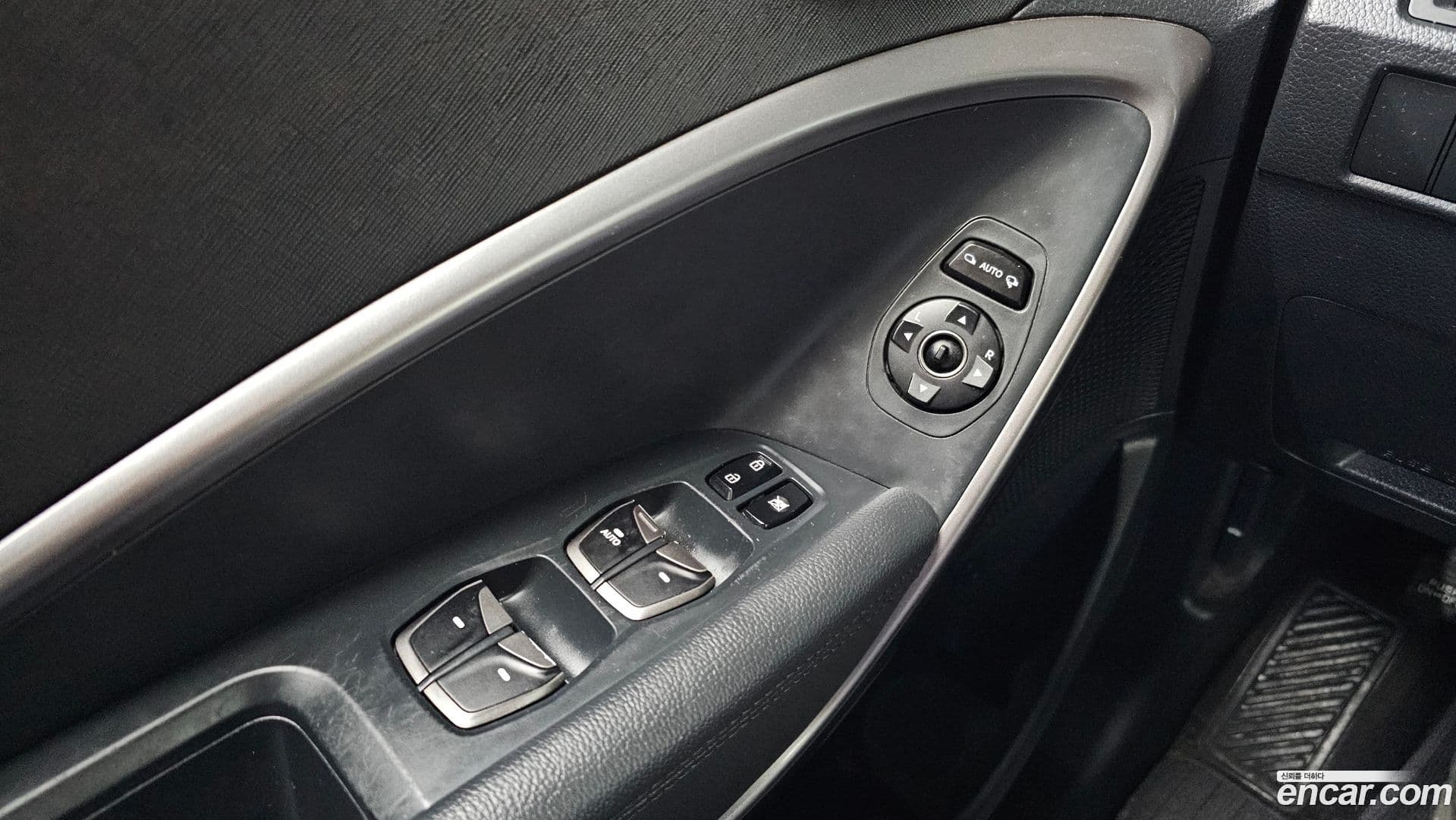 Main__Slider__Photo:Santafe Hyundai 2016.10-11