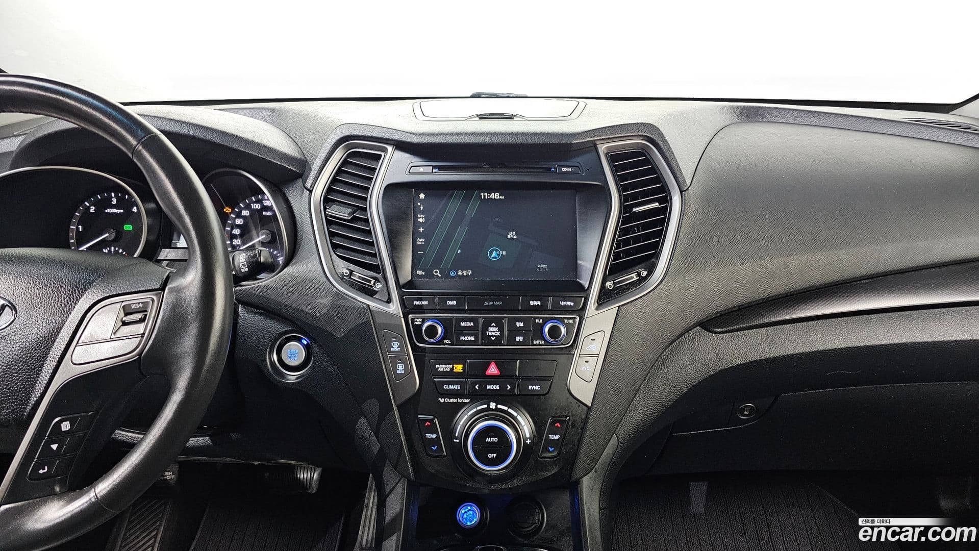 Main__Slider__Photo:Santafe Hyundai 2016.10-15