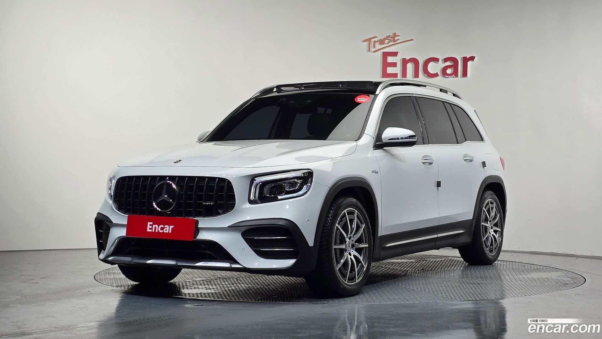 Main__Slider__Photo:GLB-Class Mercedes-Benz 2022.11-0