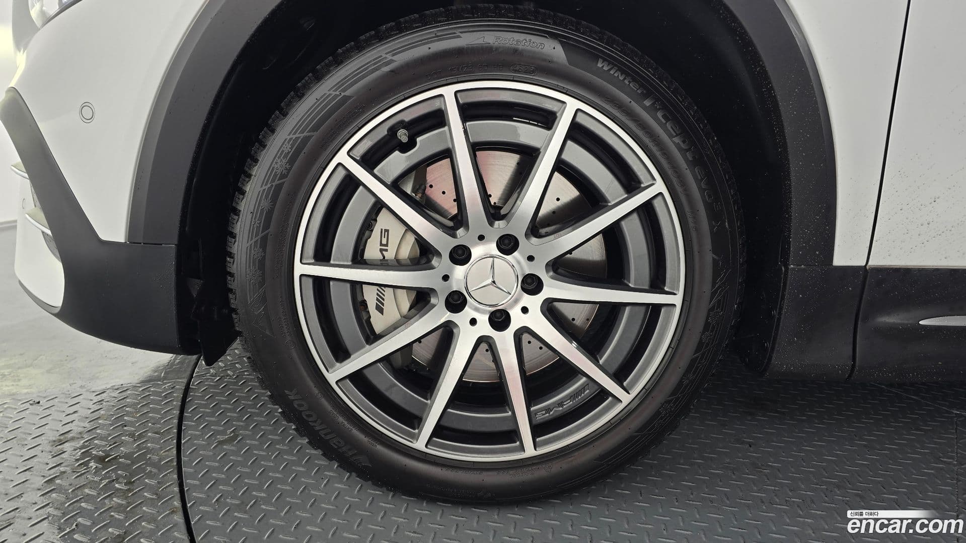 Main__Slider__Photo:GLB-Class Mercedes-Benz 2022.11-4