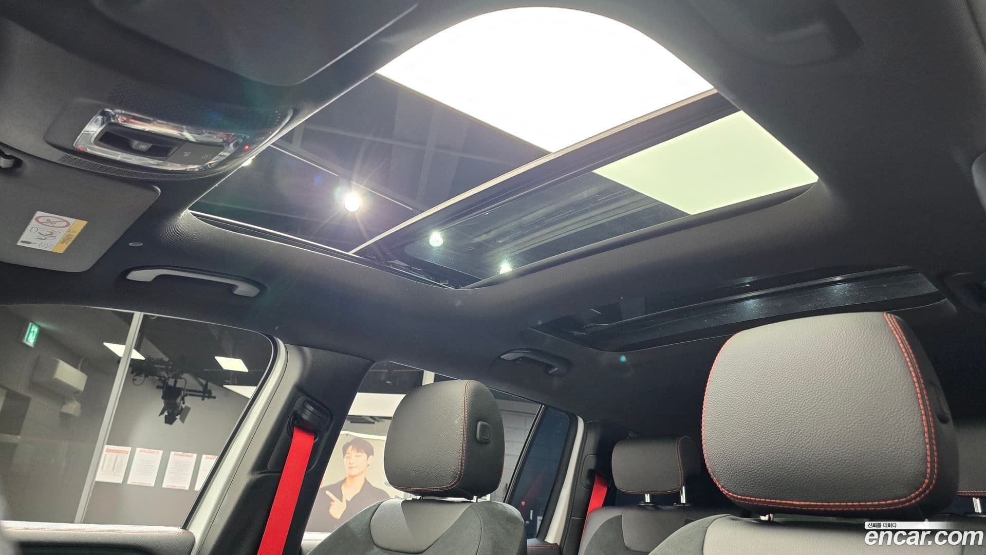 Main__Slider__Photo:GLB-Class Mercedes-Benz 2022.11-18