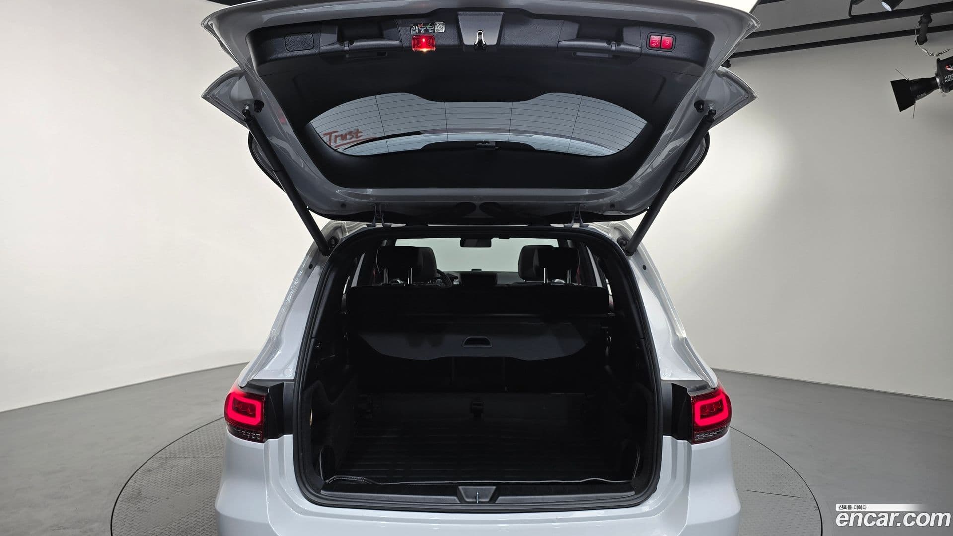 Main__Slider__Photo:GLB-Class Mercedes-Benz 2022.11-19