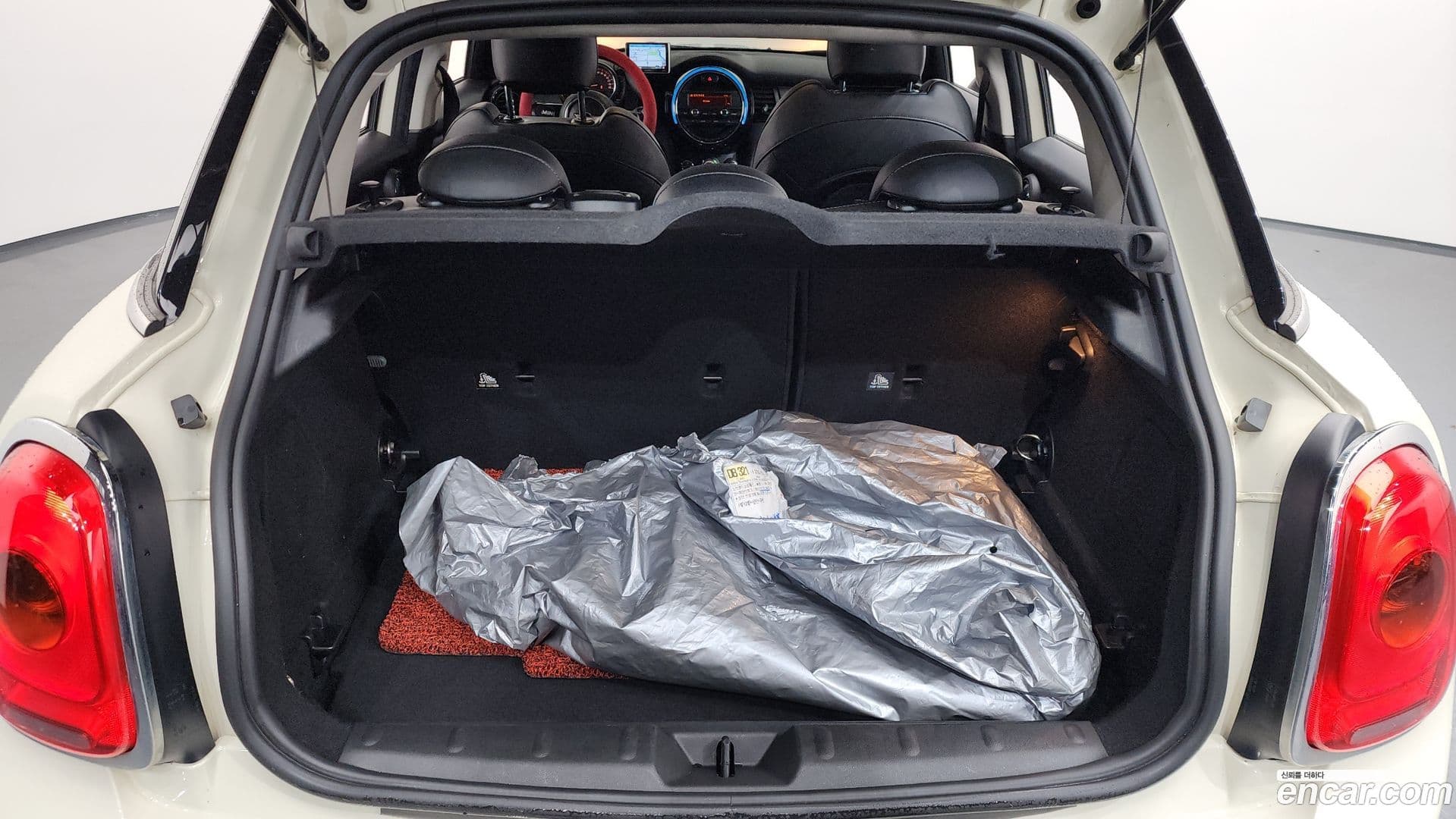 Main__Slider__Photo:Cooper Mini 2017.3-19