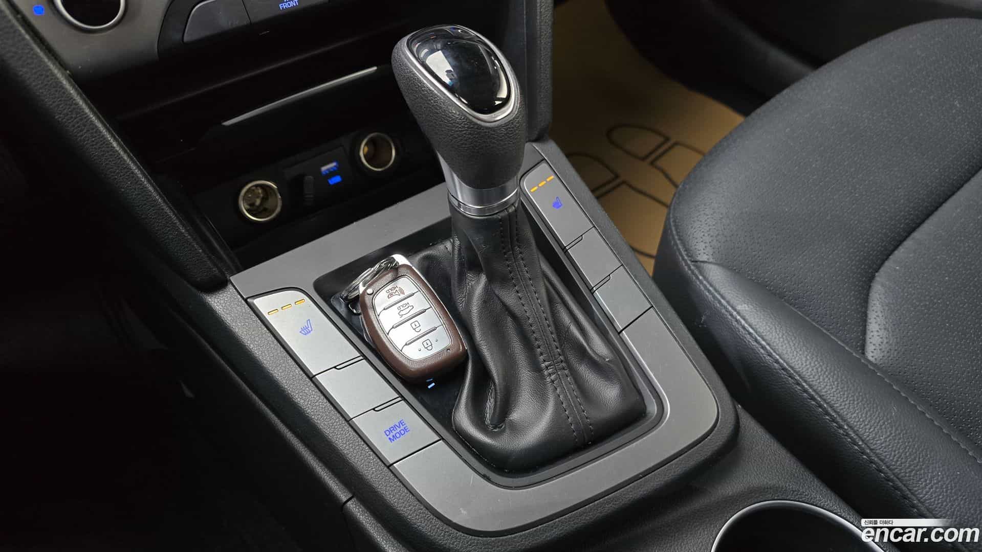 AVANTE Hyundai 2016.11-INNER-009