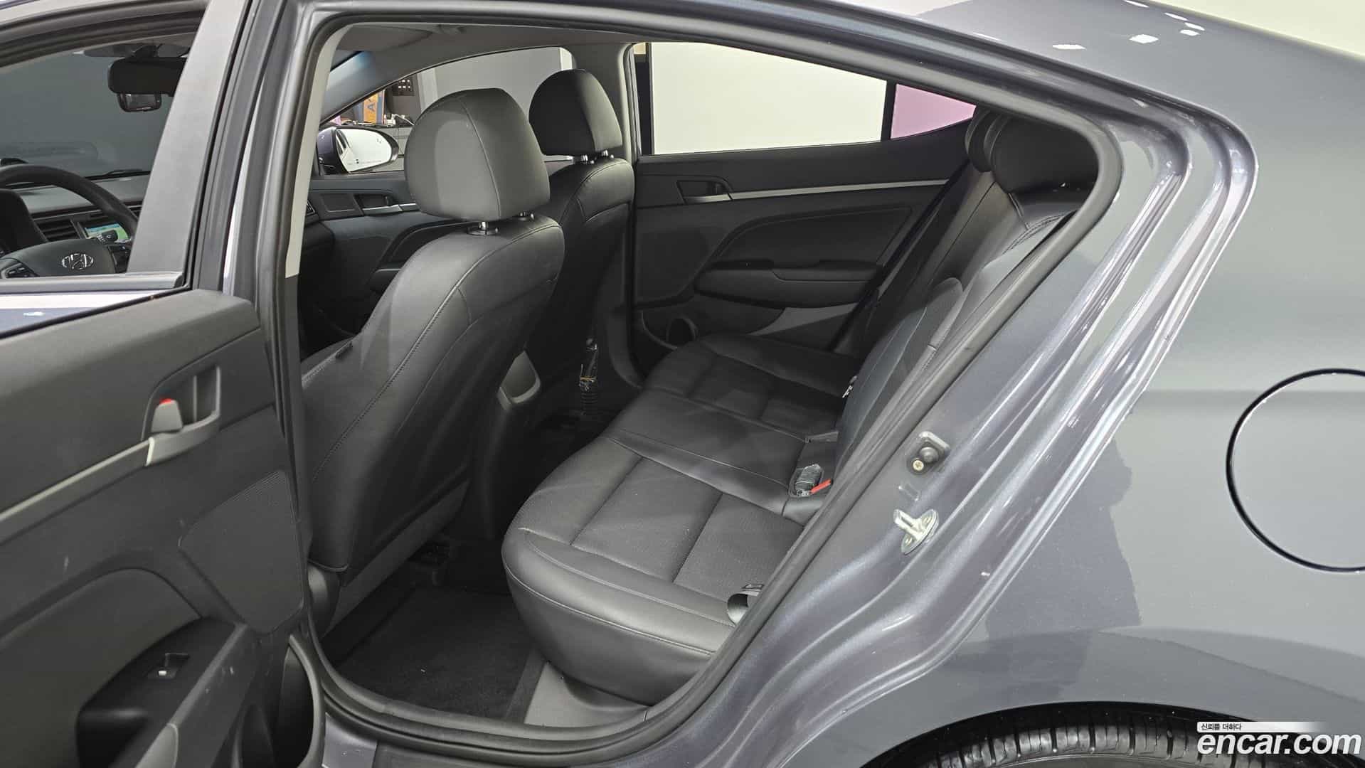 AVANTE Hyundai 2016.11-OPTION-015