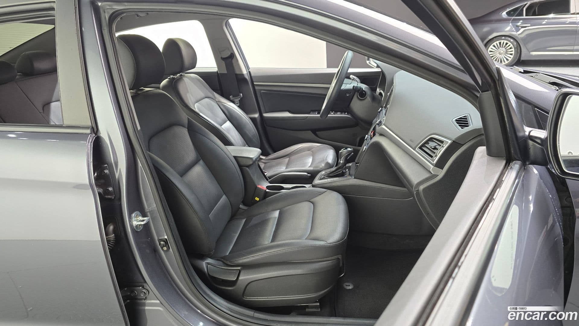 Main__Slider__Photo:AVANTE Hyundai 2016.11-11