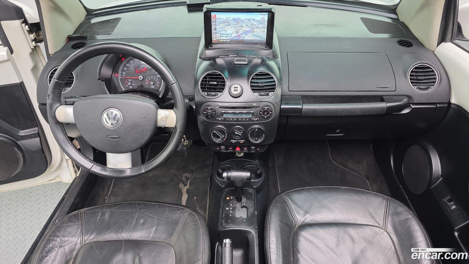 Main__Slider__Photo:Beatle Volkswagen 2011.6-6