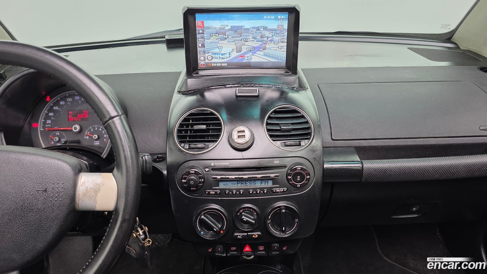 Main__Slider__Photo:Beatle Volkswagen 2011.6-14