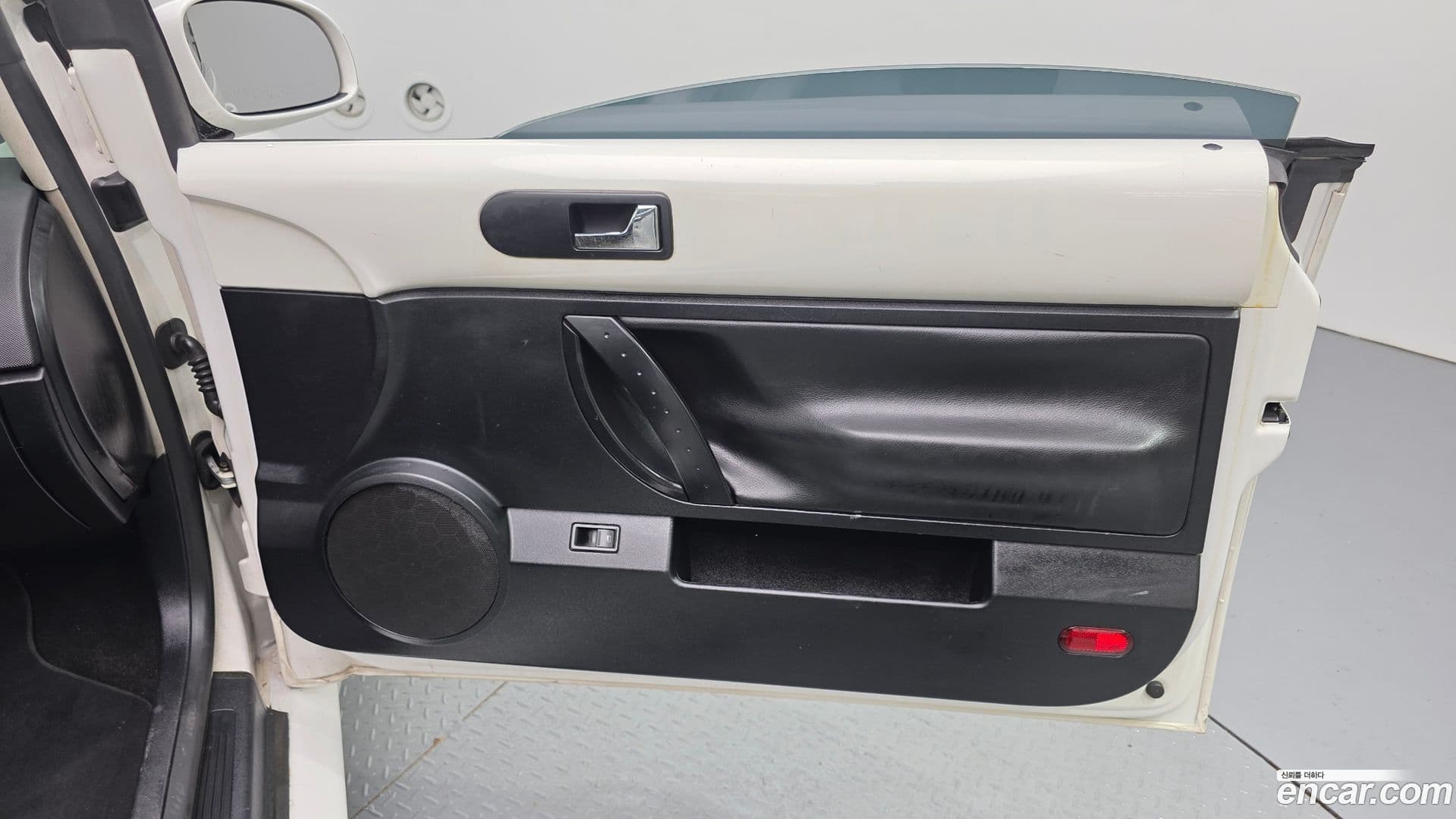 Main__Slider__Photo:Beatle Volkswagen 2011.6-17