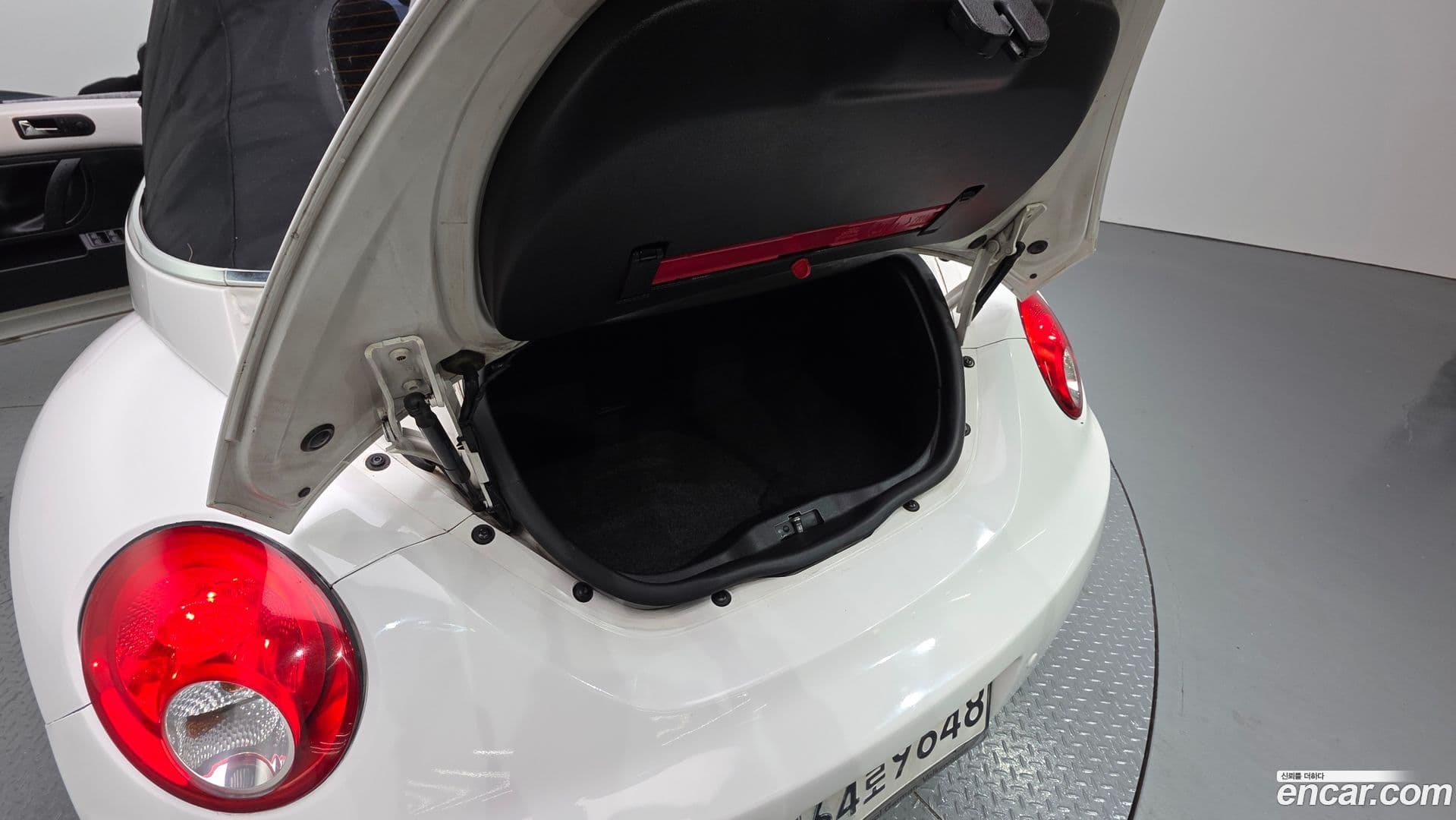 Main__Slider__Photo:Beatle Volkswagen 2011.6-19