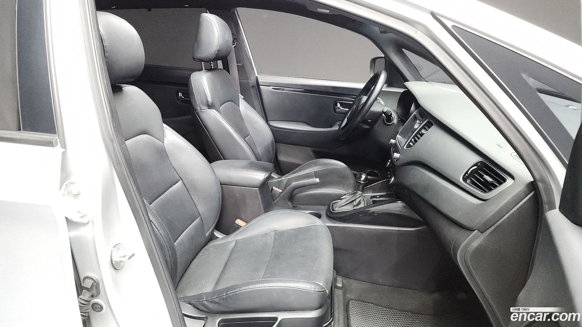 Main__Slider__Photo:Carens Kia 2013.5-10