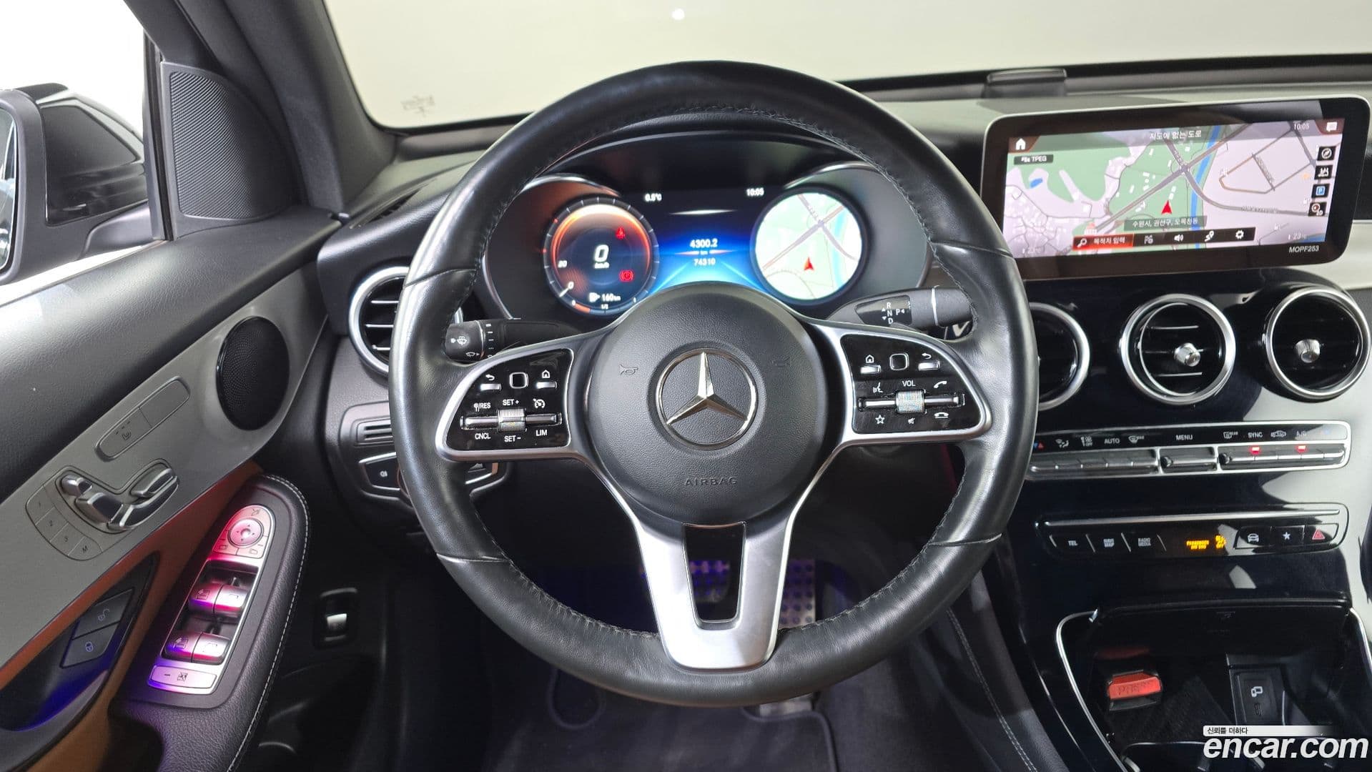 Main__Slider__Photo:GLC-Class Mercedes-Benz 2020.9-12