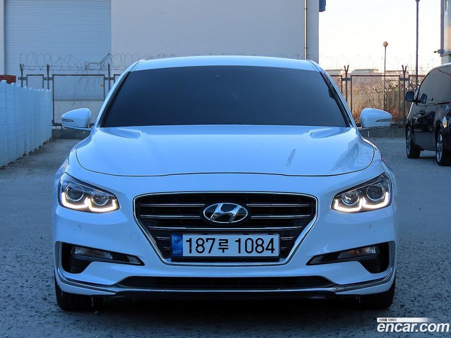 Main__Slider__Photo:Grandeur Hyundai 2019.1-0