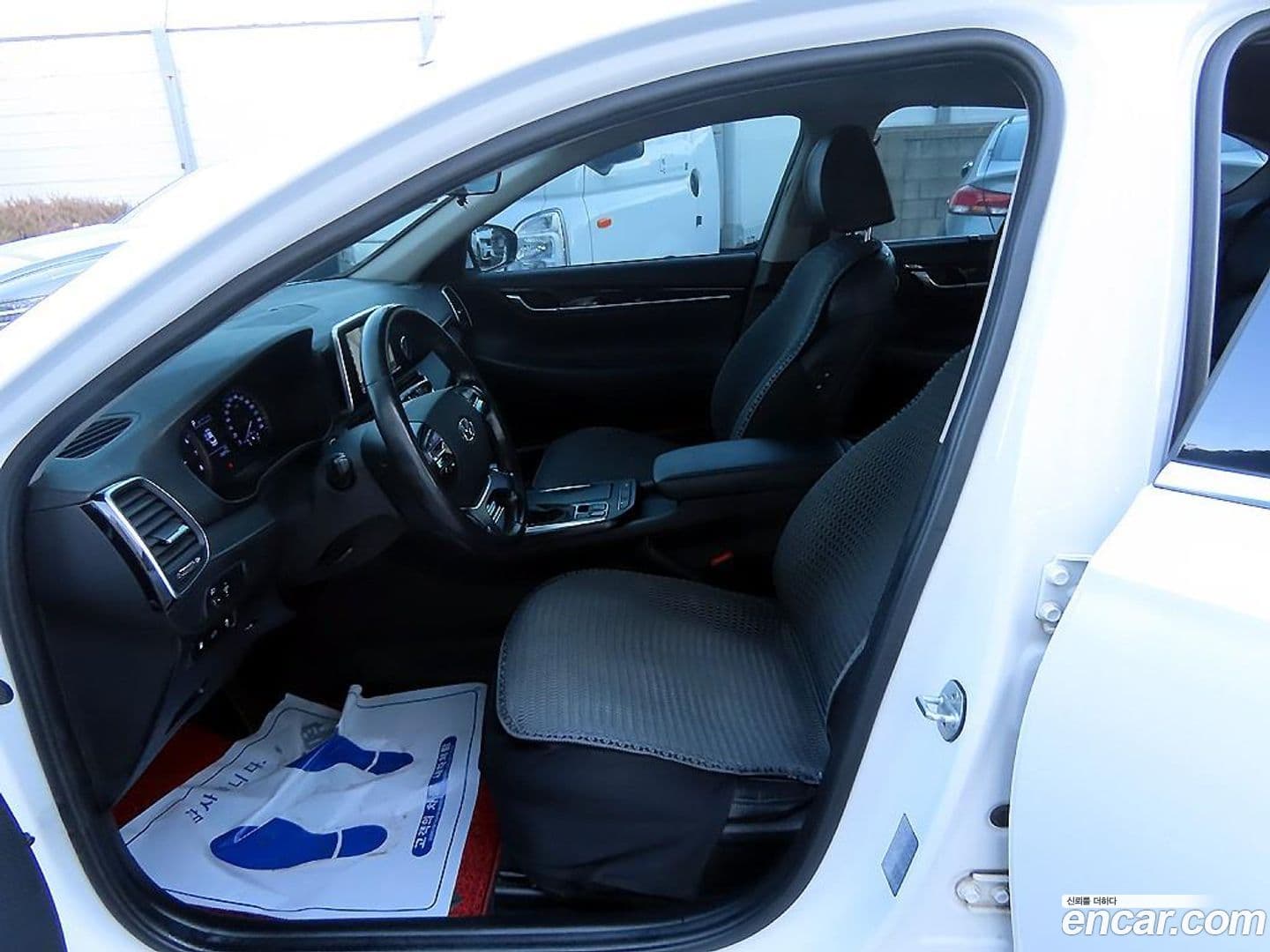 Main__Slider__Photo:Grandeur Hyundai 2019.1-4