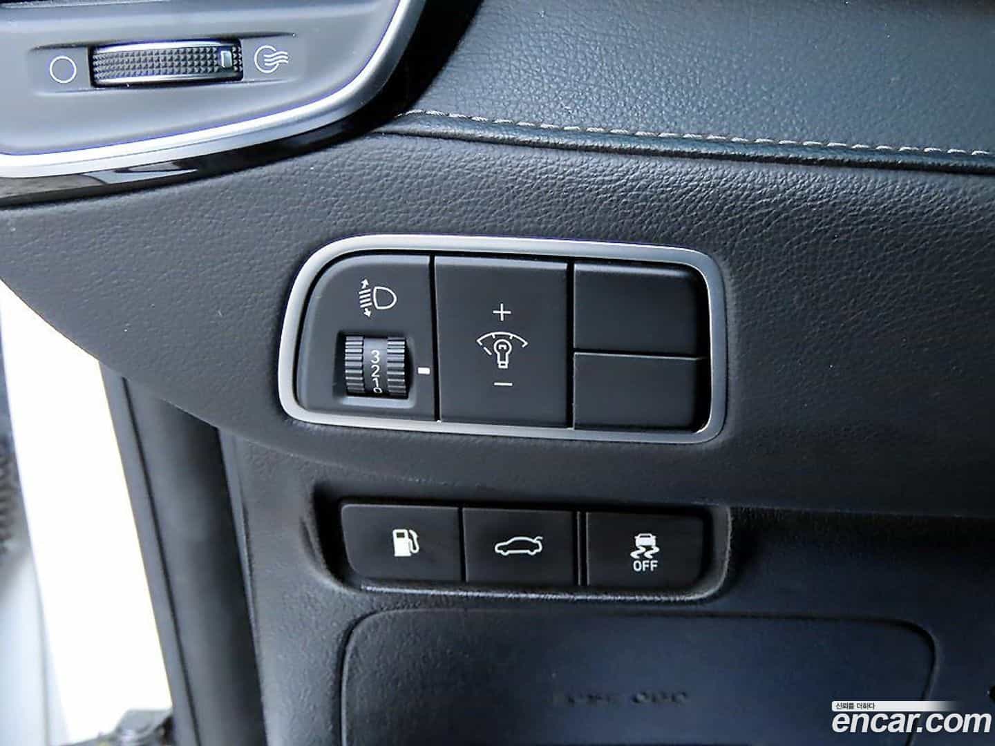 Grandeur Hyundai 2019.1-OPTION-016